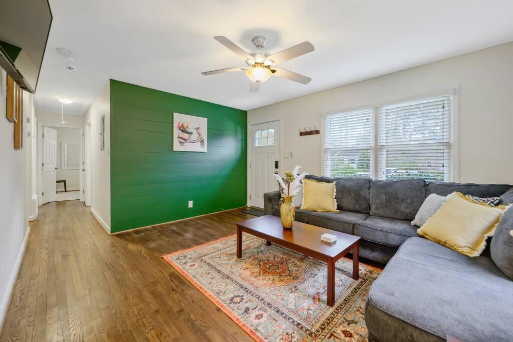 Cozy 3 Bedroom Cottage With Huge Fenced-In Yard Raleigh Exterior photo